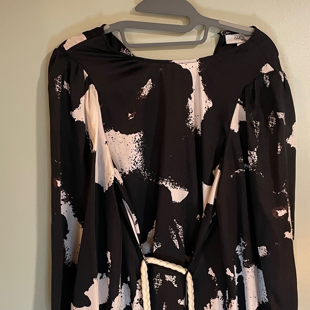 Chic Black and White Long Sleeve Dress